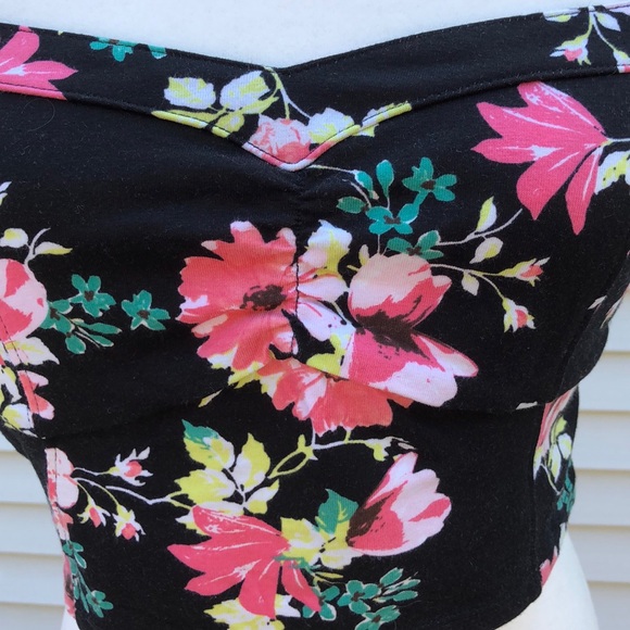 BRAND NEW with tags Mudd floral crop top - Picture 2 of 3